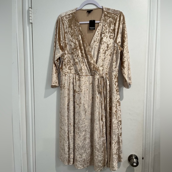 Torrid Gold Crushed Velvet Dress Sz. 1 (14/16) NWT - Picture 5 of 12